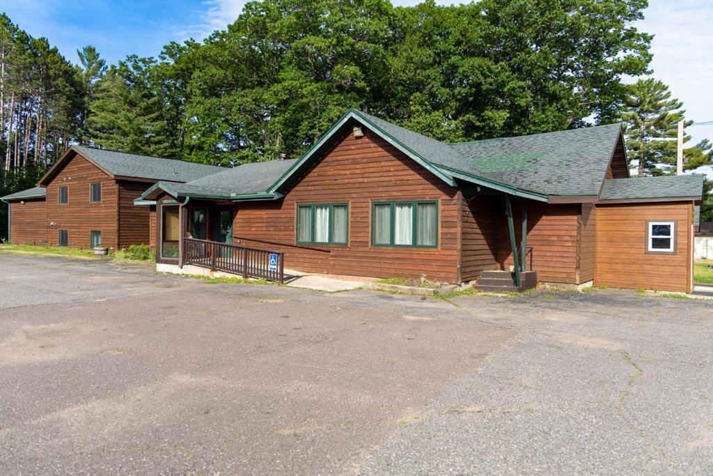 Twelve Pines Resort - South Lodge With Private Pier On Catfish Lake Eagle River Zewnętrze zdjęcie