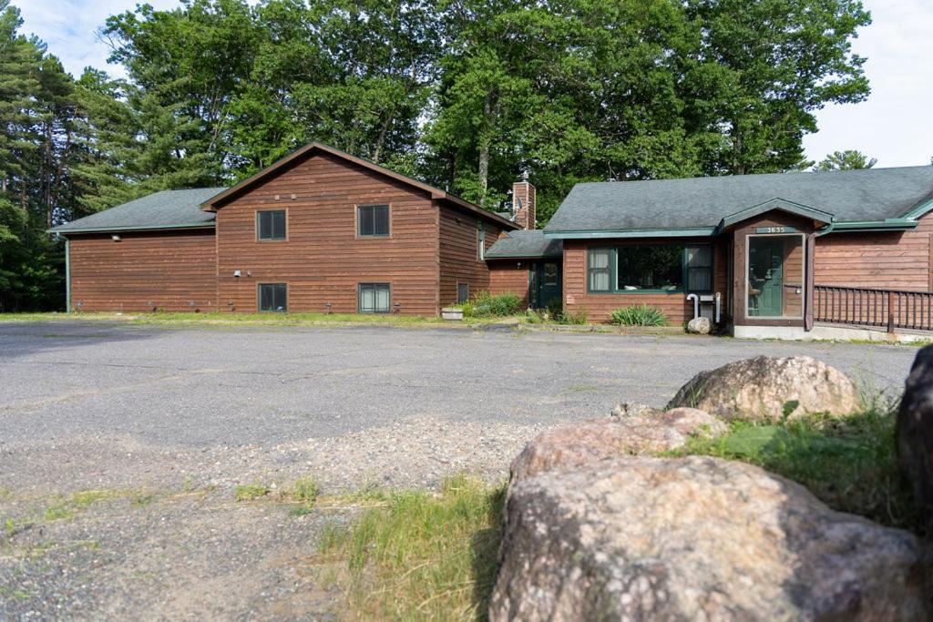 Twelve Pines Resort - South Lodge With Private Pier On Catfish Lake Eagle River Zewnętrze zdjęcie